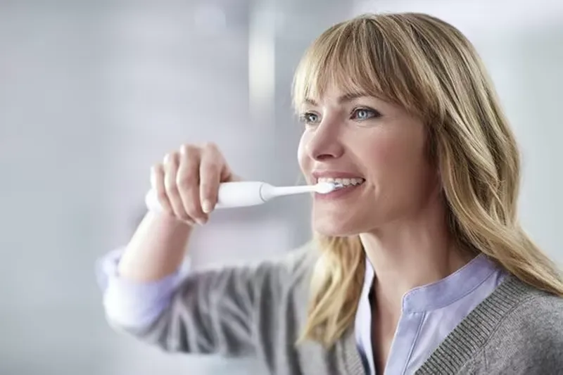 Elektrische Zahnbürsten bei Mundgeruch