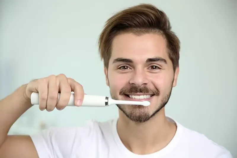 zähne & zahnspange putzen mit der richtigen zahnbürste
